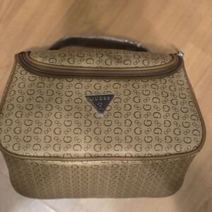 Guess toiletry bag